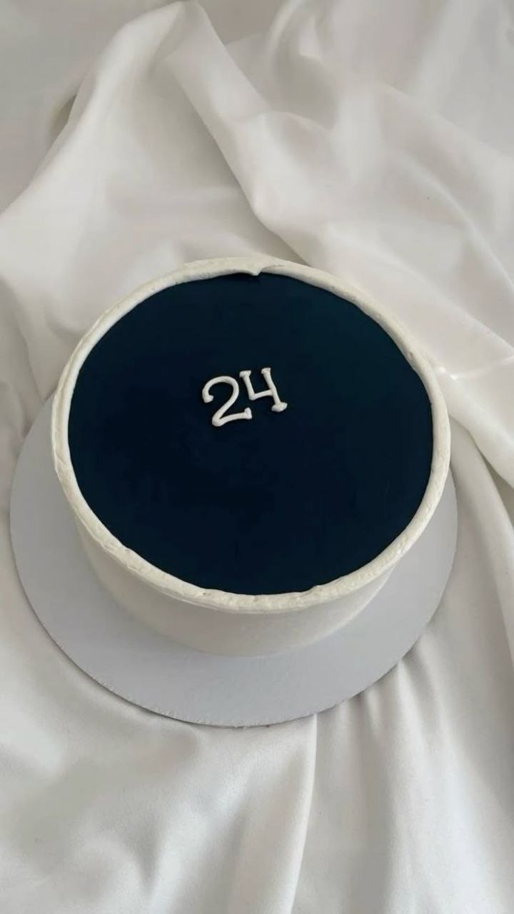 کیک مینیمال مردانه