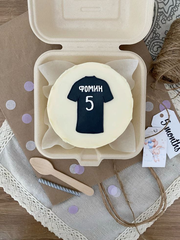 کیک مینیمال مردانه