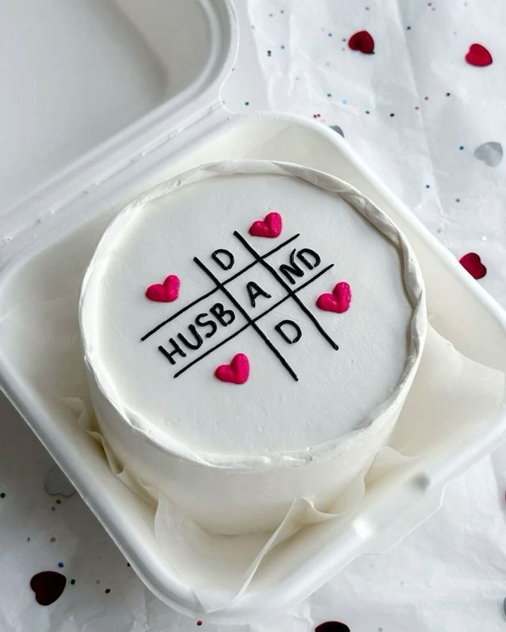 کیک مینیمال مردانه