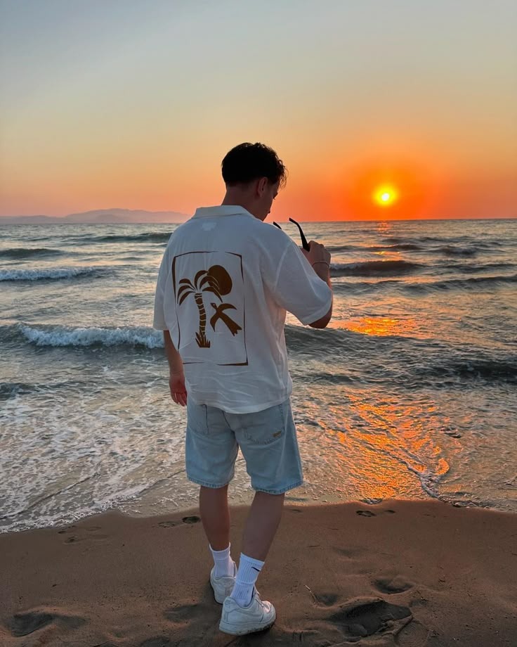 عکس پروفایل پسرانه کنار دریا