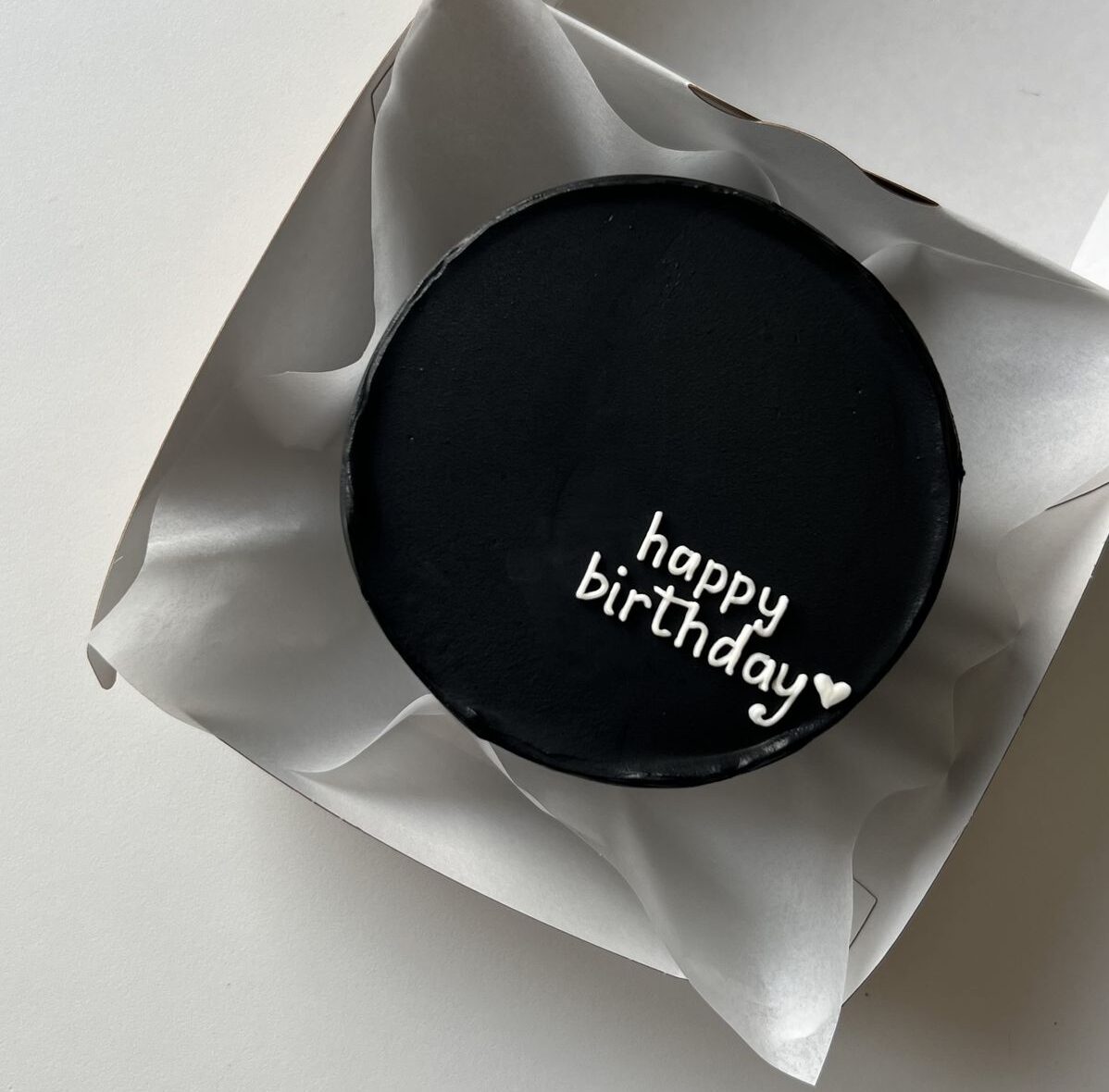 کیک تولد سیاه و سفید