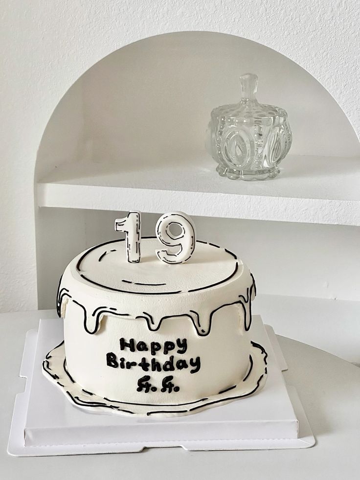 کیک تولد سیاه و سفید