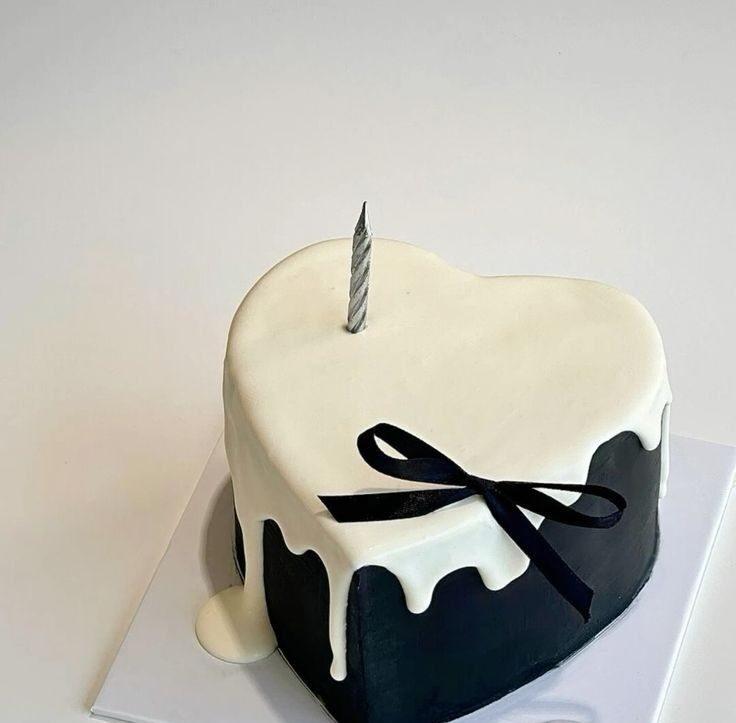 کیک تولد سیاه و سفید