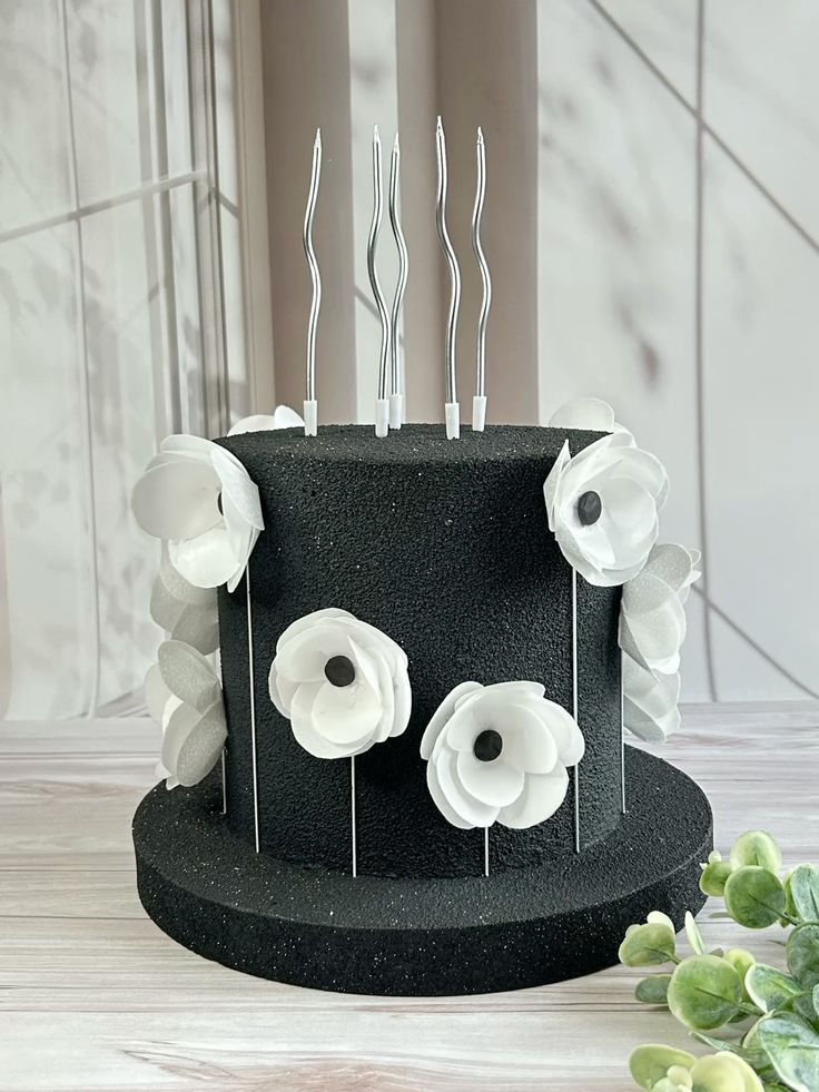 کیک تولد سیاه و سفید