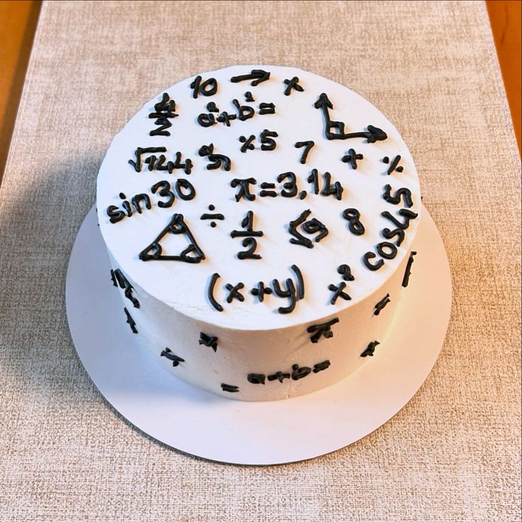 کیک تولد سیاه و سفید