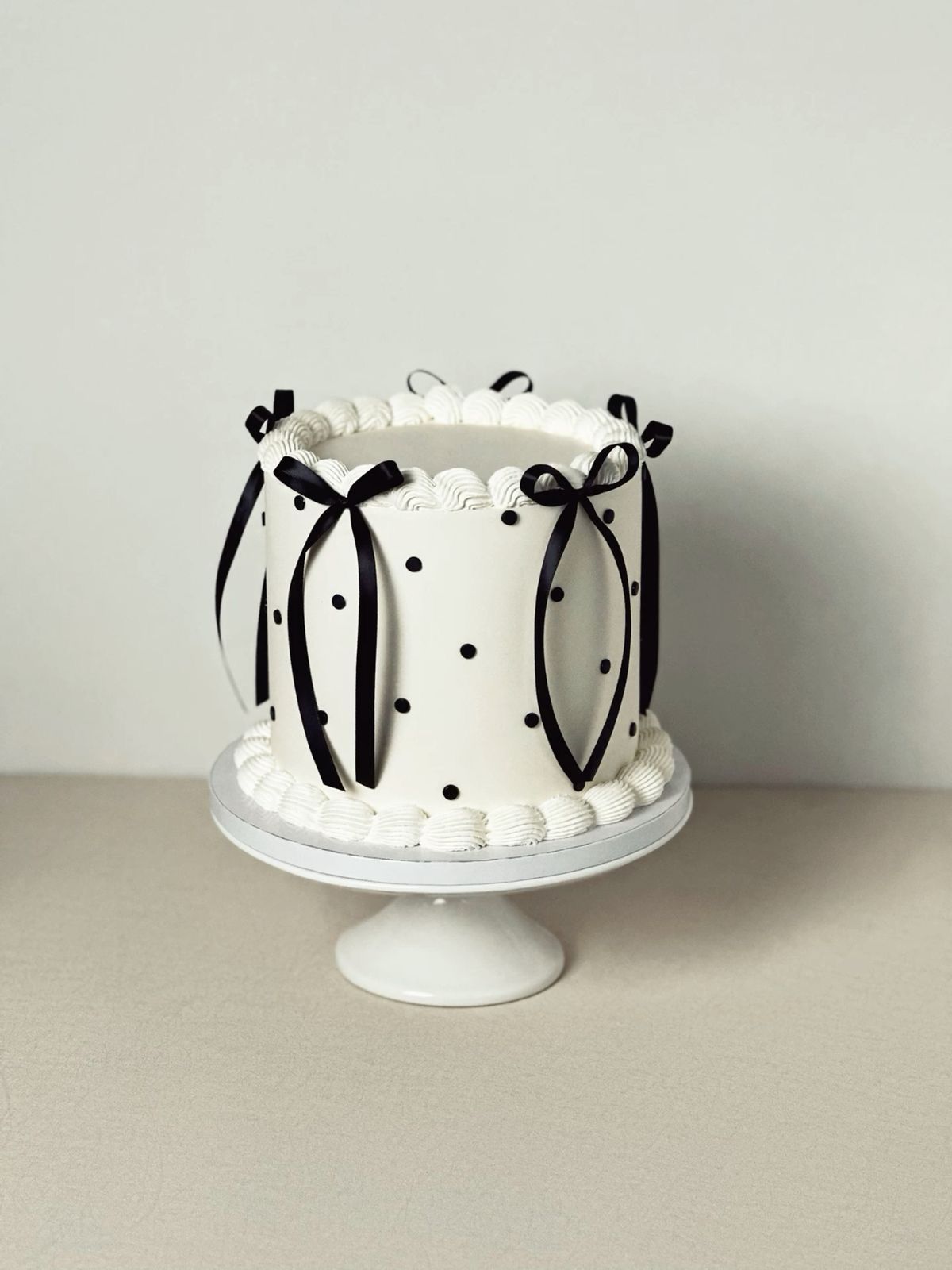 کیک تولد سیاه و سفید