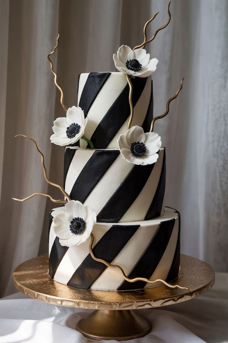 کیک تولد سیاه و سفید