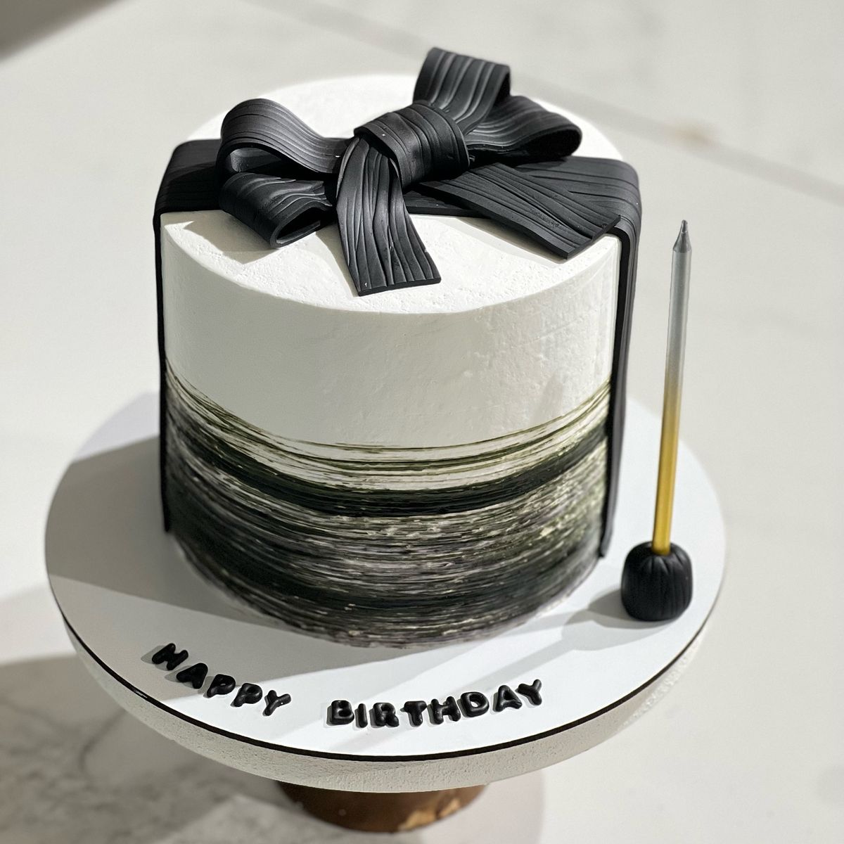 کیک تولد سیاه و سفید