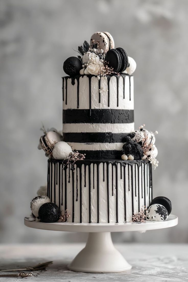 کیک تولد سیاه و سفید