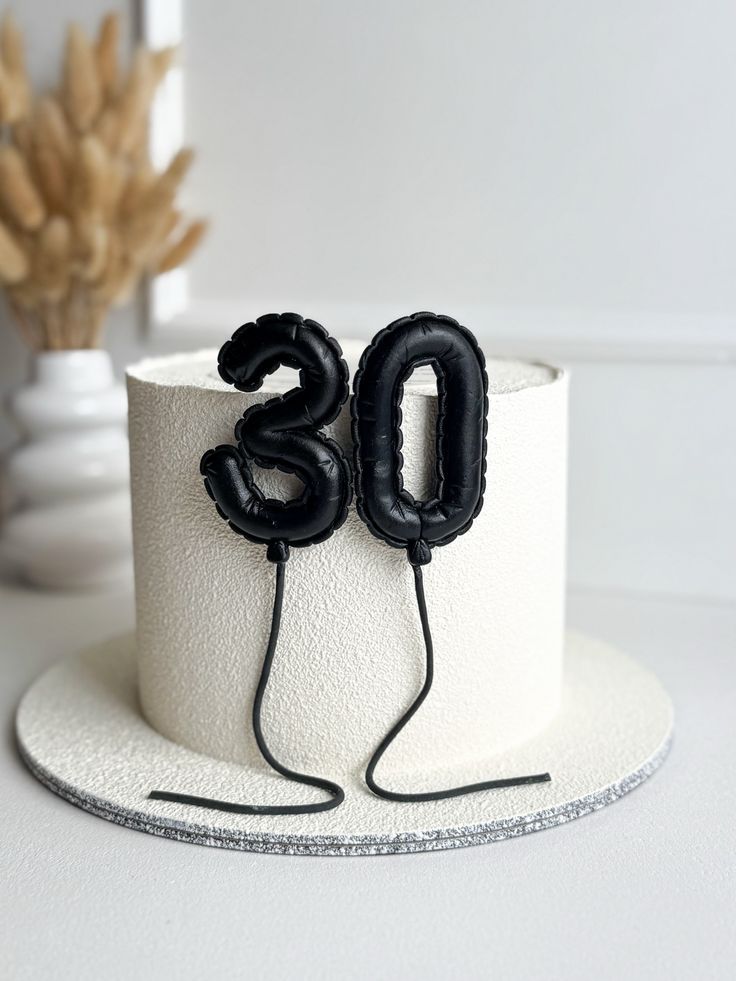 کیک تولد سیاه و سفید