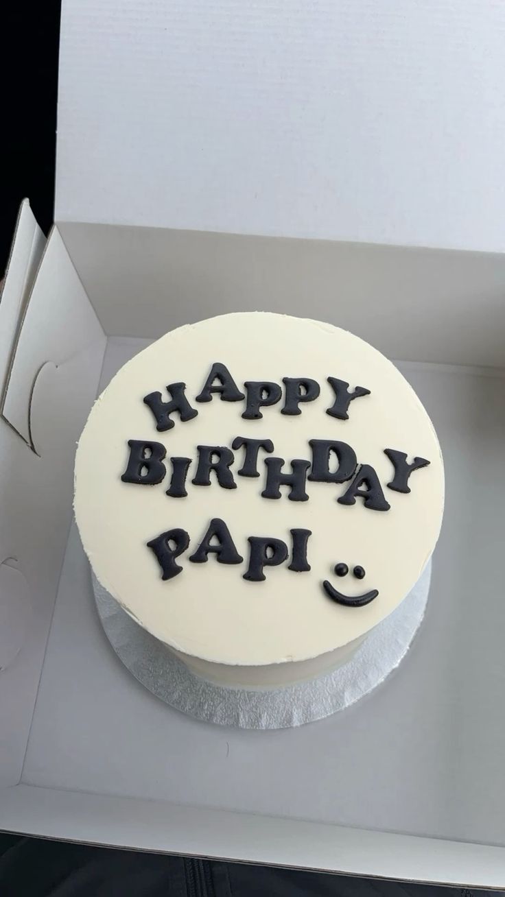 کیک تولد سیاه و سفید