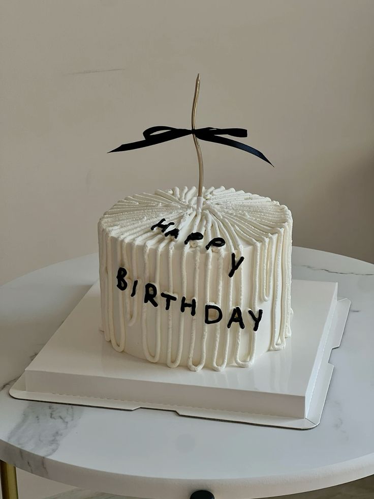 کیک تولد سیاه و سفید