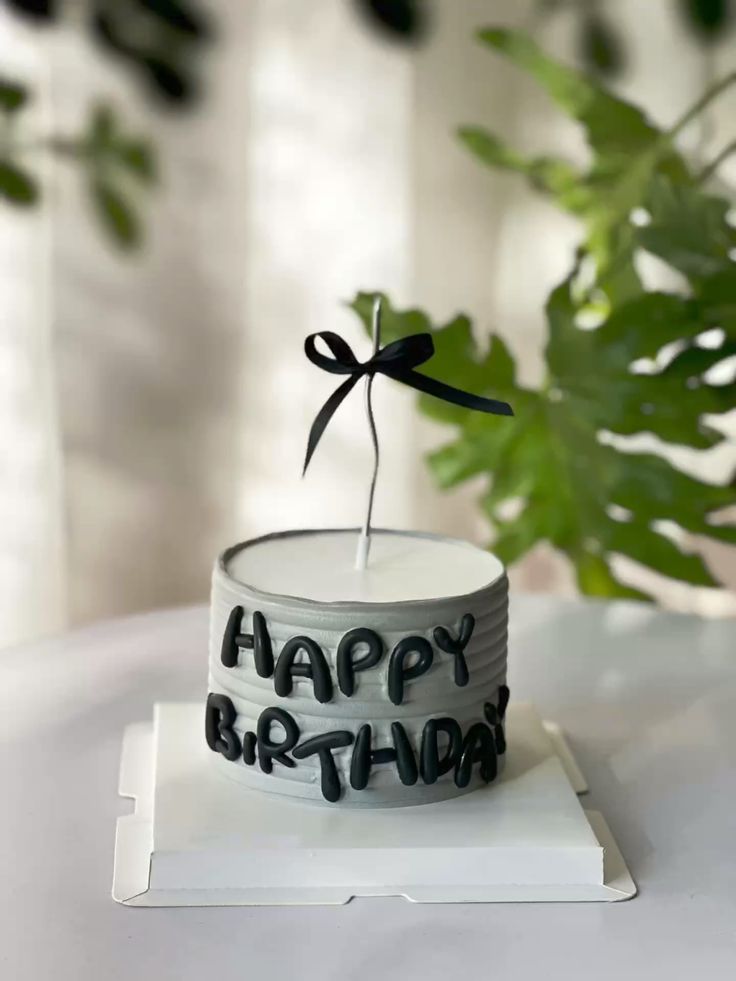 کیک تولد سیاه و سفید