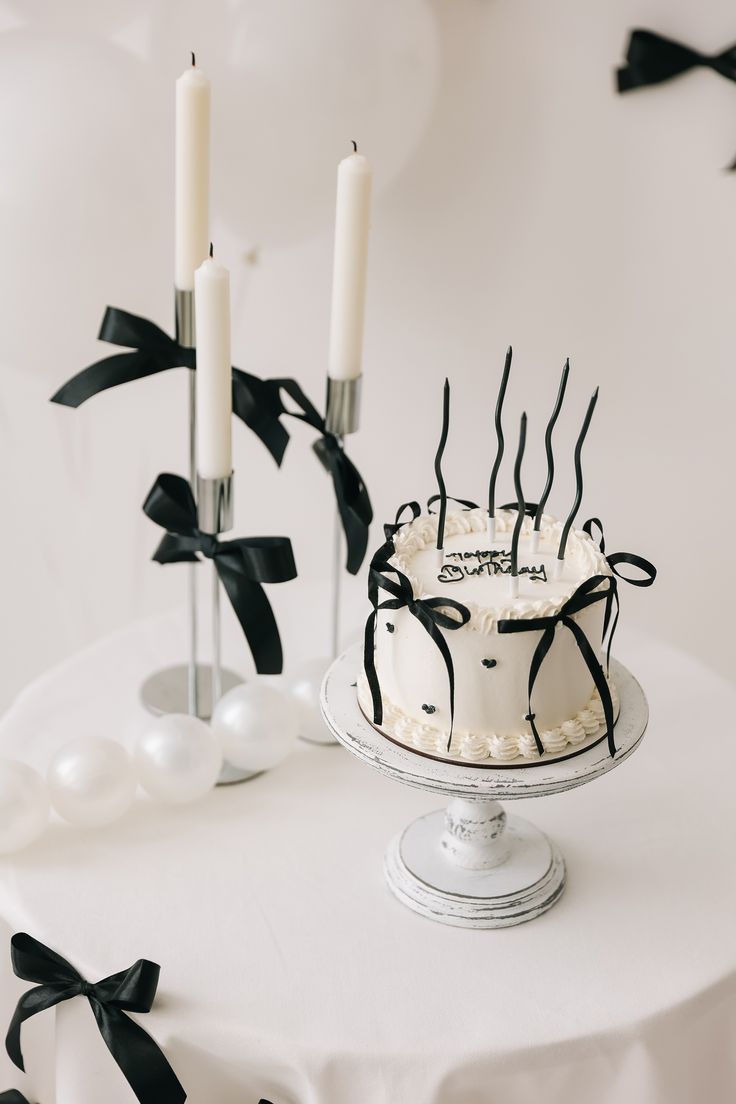 کیک تولد سیاه و سفید