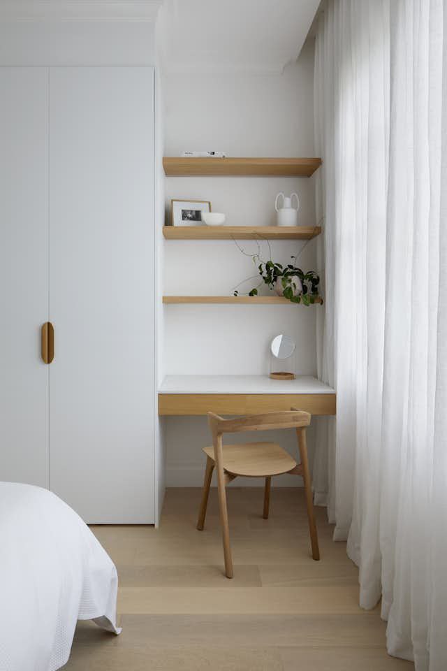 میز تحریم کم جا