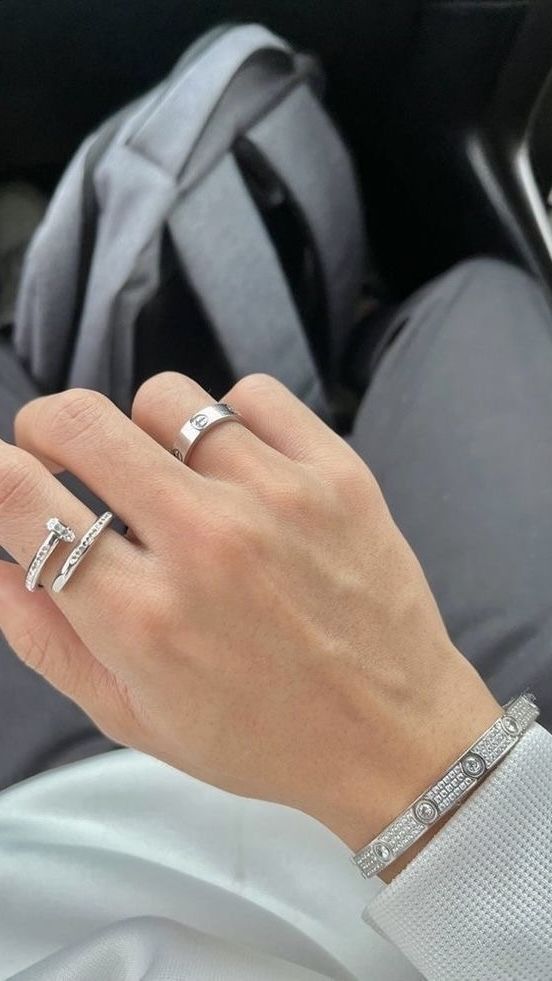 انگشتر کارتیه میخ