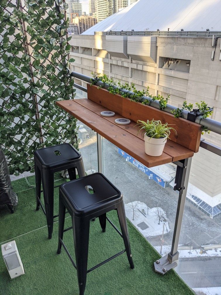 میز و صندلی بالکن