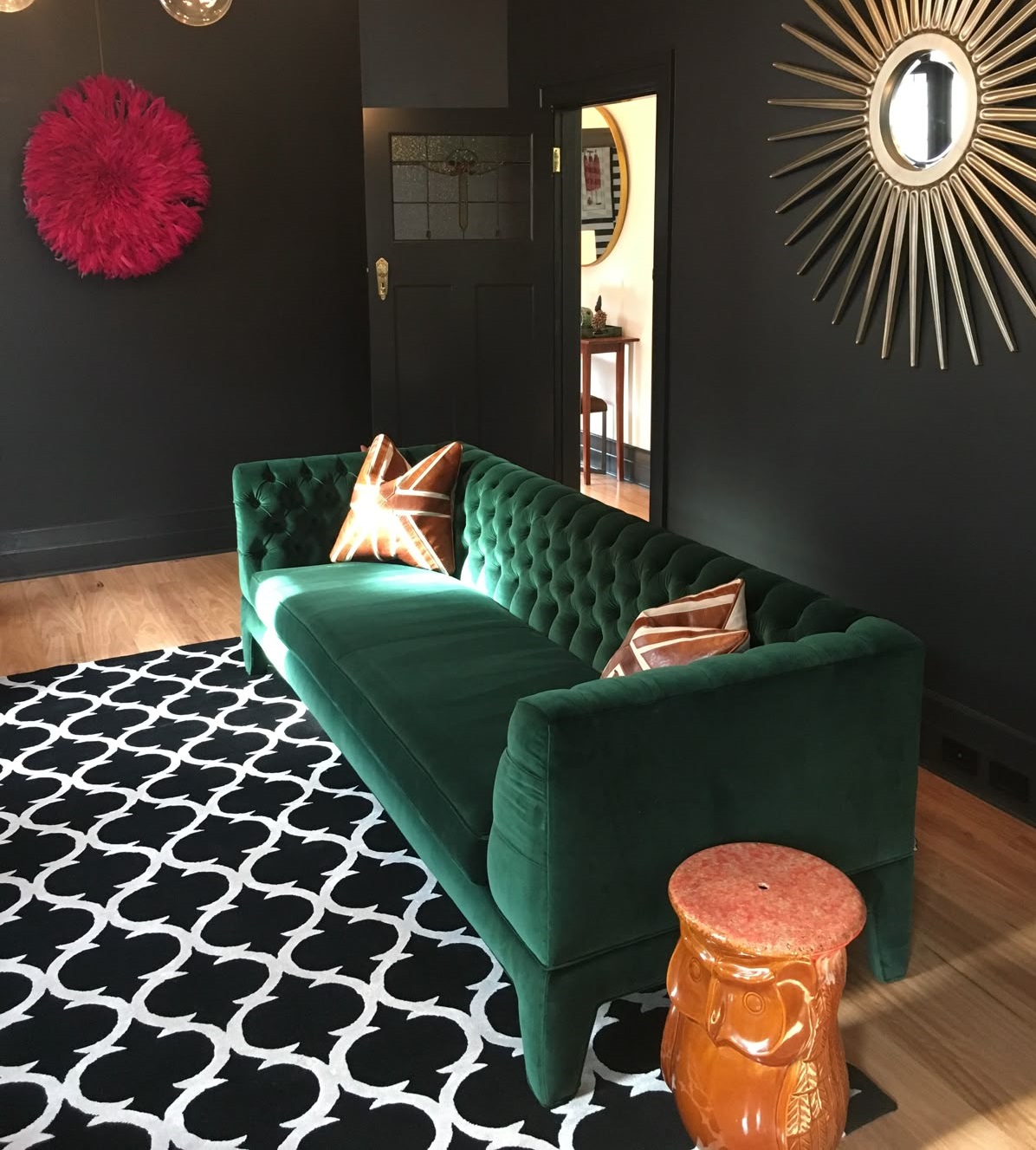 مبل سبز و فرش