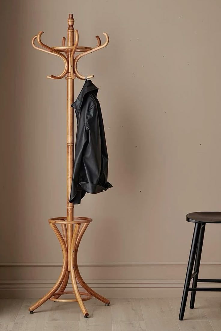 چوب لباسی ایستاده