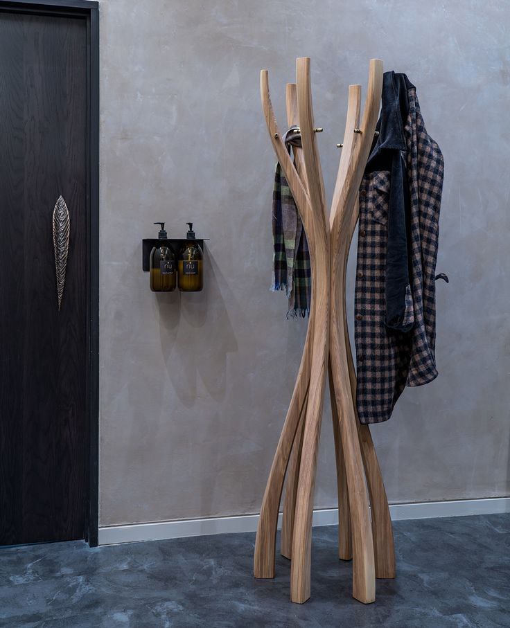 چوب لباسی ایستاده