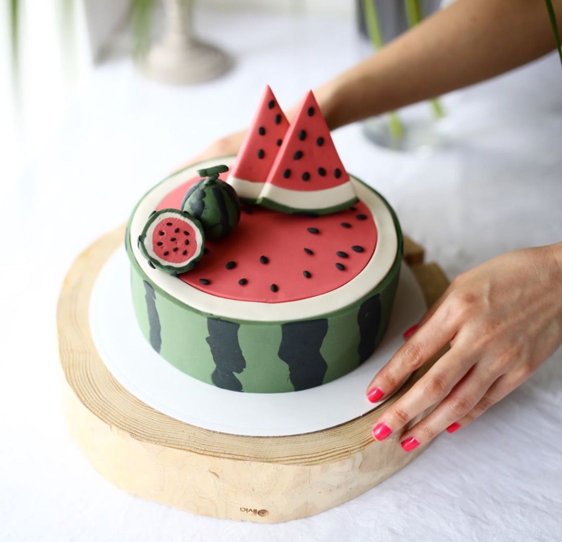 تزیین کیک شب یلدا برای مدرسه