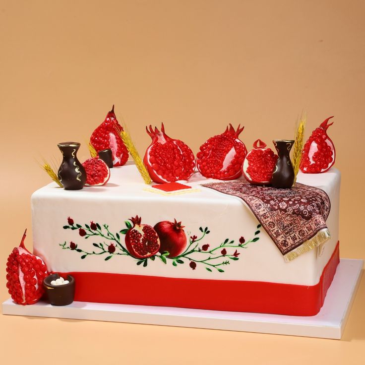 تزیین کیک شب یلدا برای مدرسه