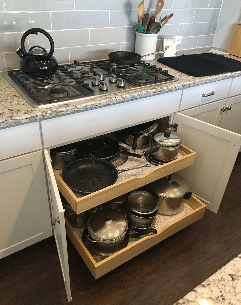 چیدمان کابینت زیر اجاق گاز