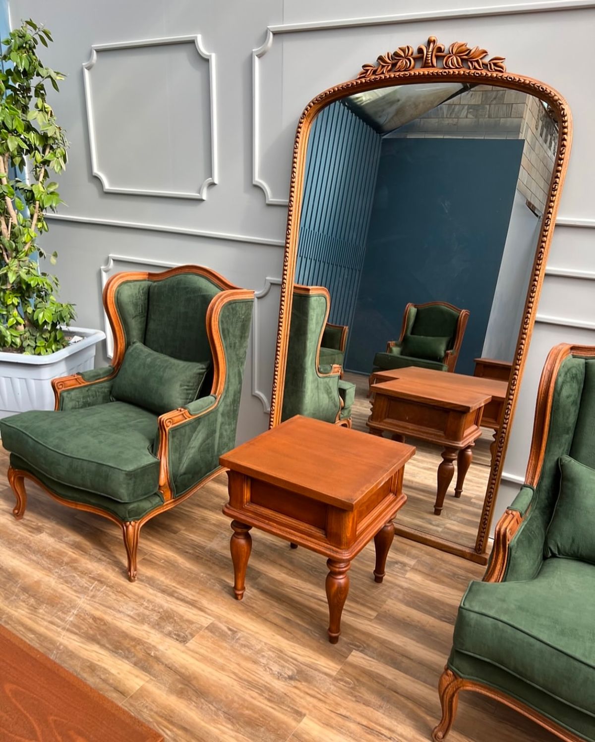 مدل مبل مخمل سبز با چوب قهوه ای و ماهگونی