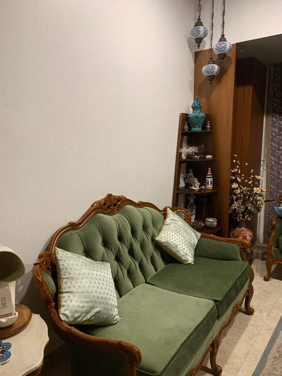 مدل مبل مخمل سبز با چوب قهوه ای و ماهگونی