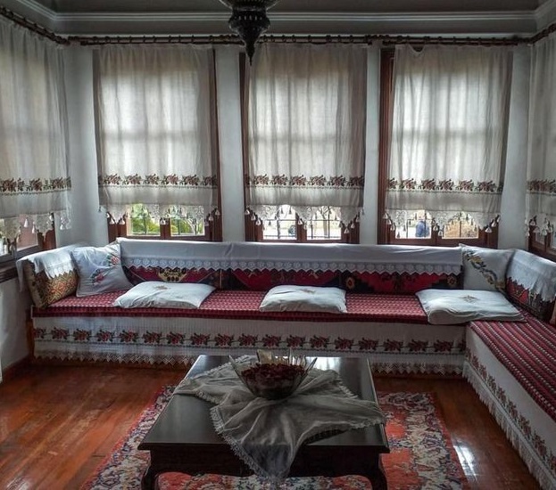 شاه نشین پذیرایی