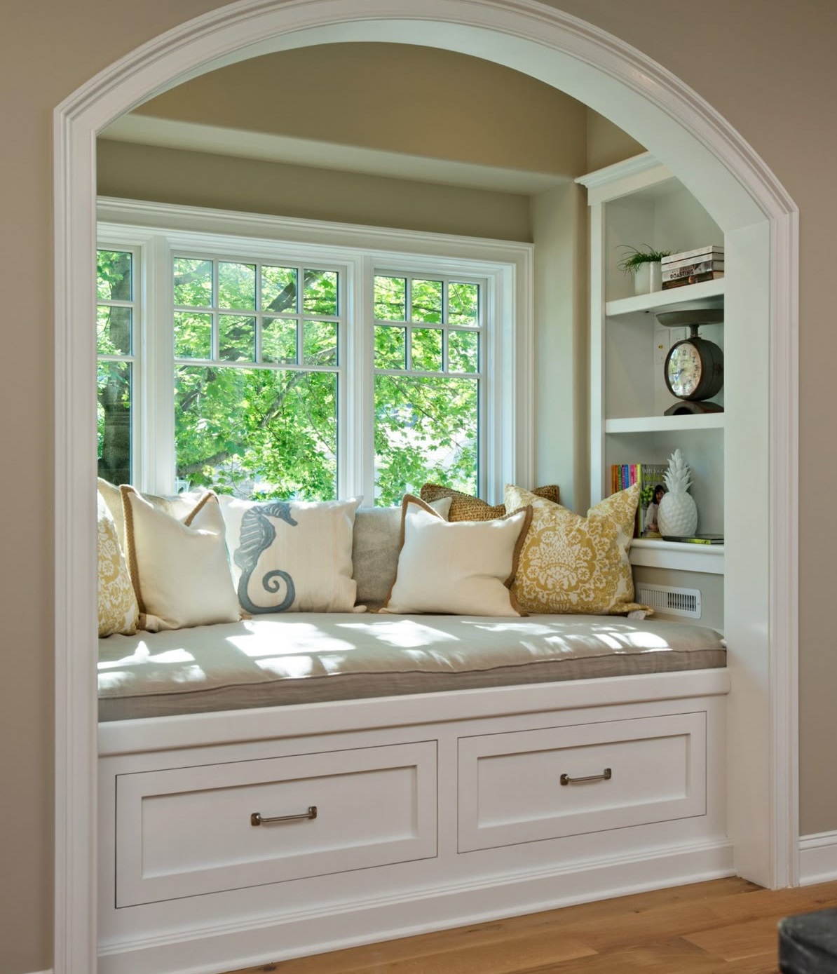 شاه نشین پذیرایی