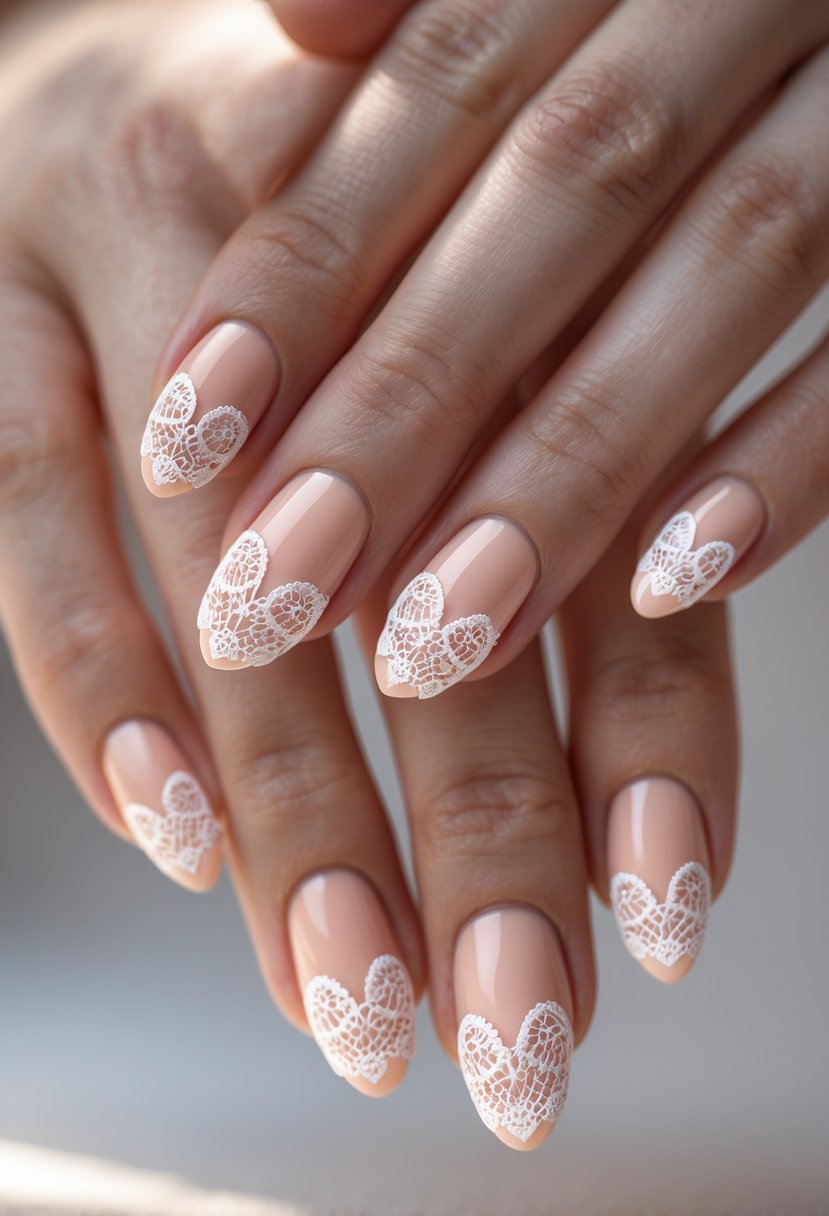 مدل لاک ناخن کوتاه با دیزاین دخترانه