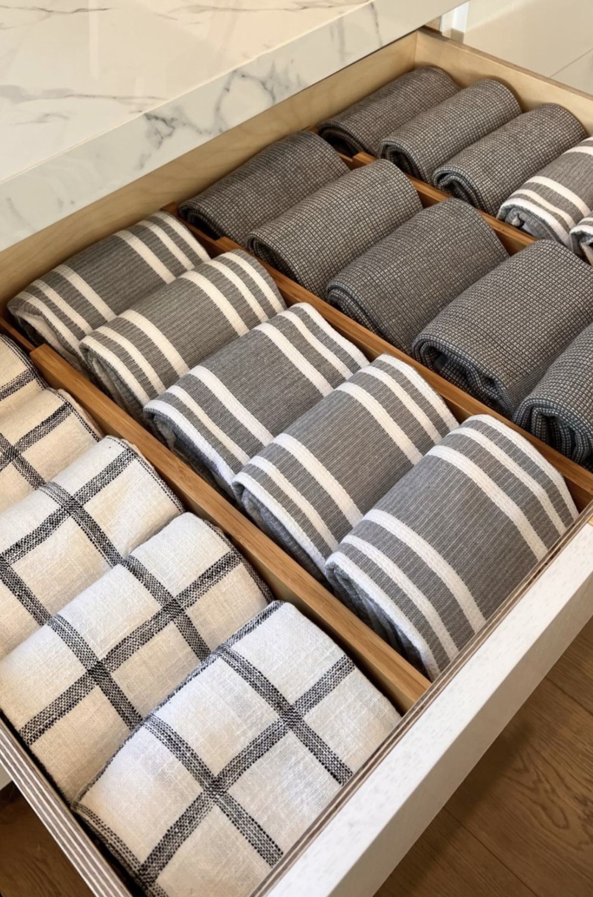 نظم دهنده دستمال آشپزخانه