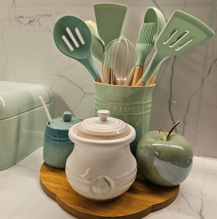 وسایل دکوری و نظم دهنده آشپزخانه چوبی و سرامیک