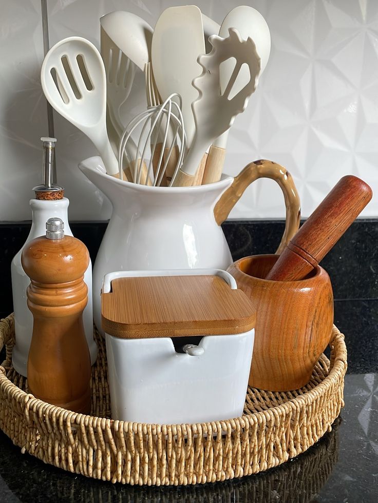 وسایل دکوری و نظم دهنده آشپزخانه چوبی و سرامیک