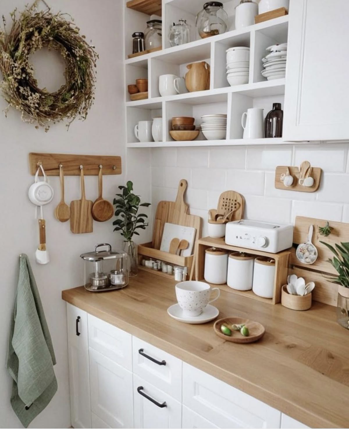 وسایل دکوری و نظم دهنده آشپزخانه چوبی و سرامیک