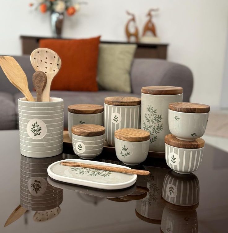 وسایل دکوری و نظم دهنده آشپزخانه چوبی و سرامیک