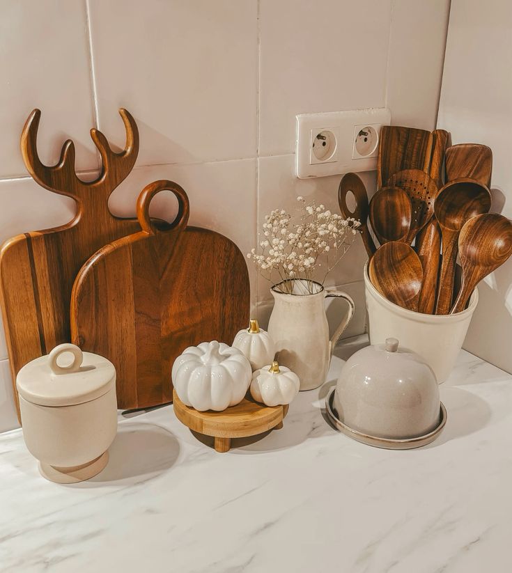 وسایل دکوری و نظم دهنده آشپزخانه چوبی و سرامیک