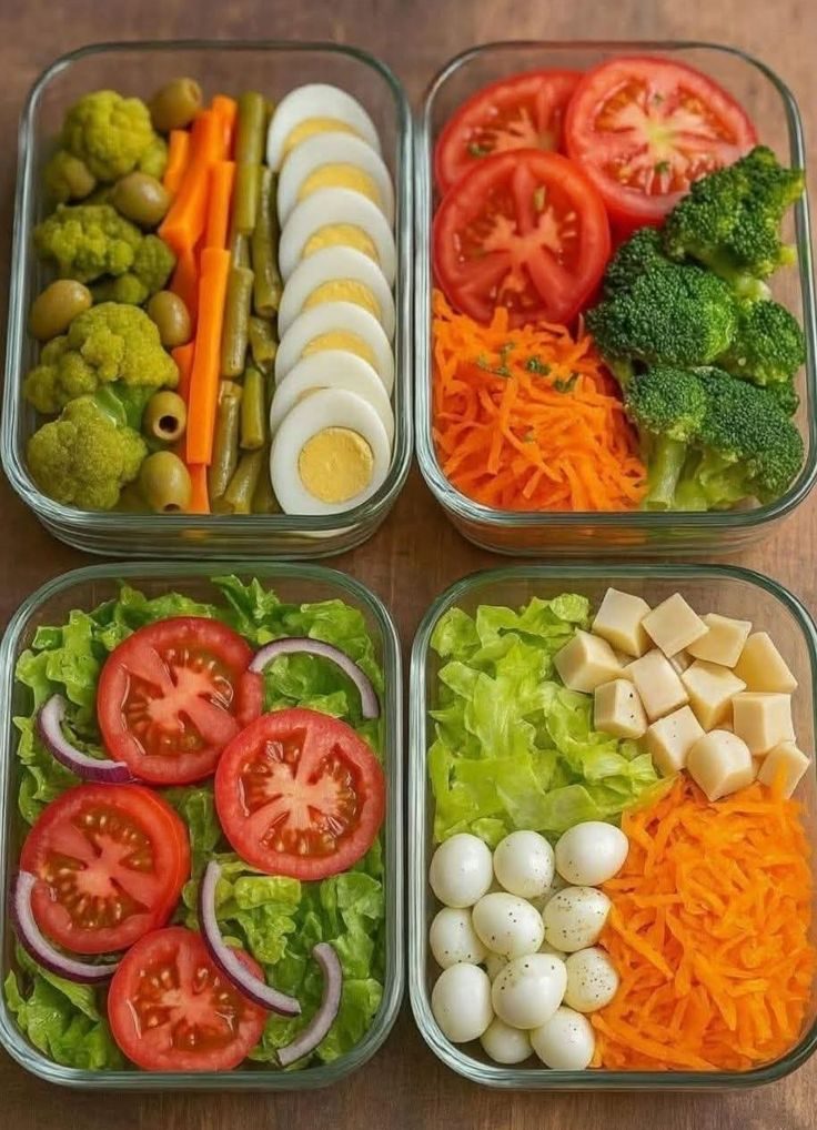 چیدمان و تزیین مخلفات کنار غذا