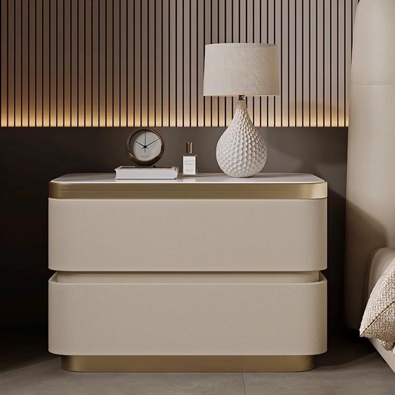 میز کنار تخت