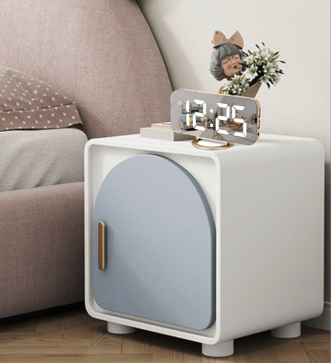 میز کنار تخت