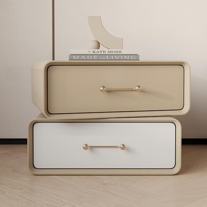 میز کنار تخت