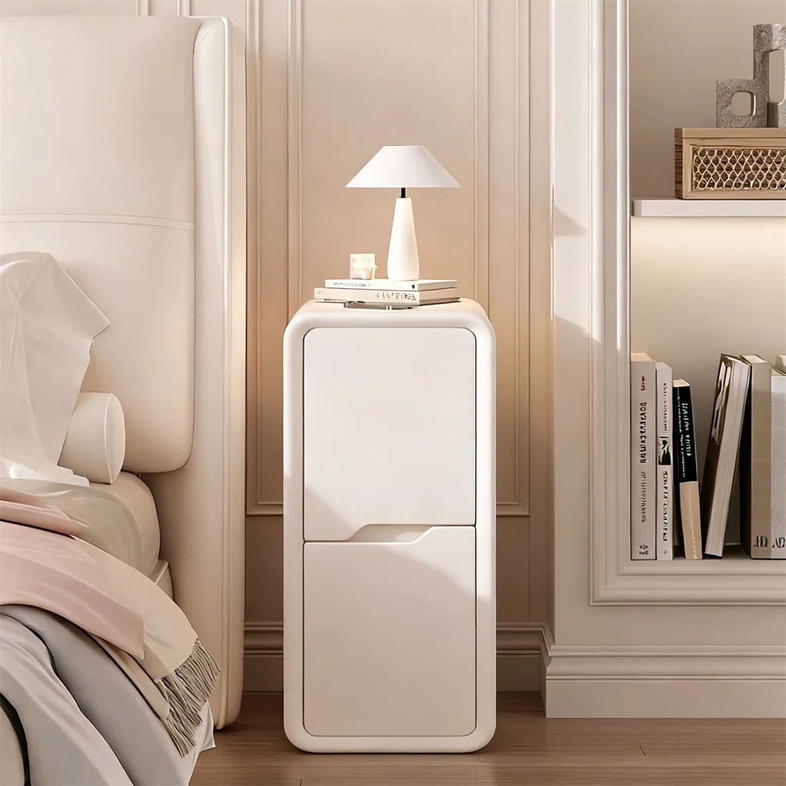 میز کنار تخت