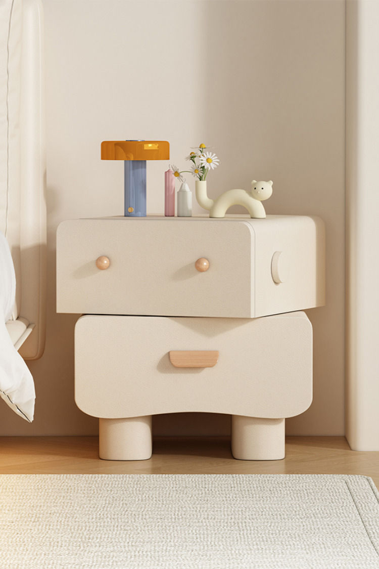 میز کنار تخت