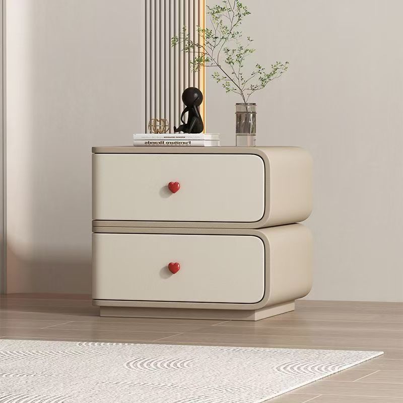 میز کنار تخت