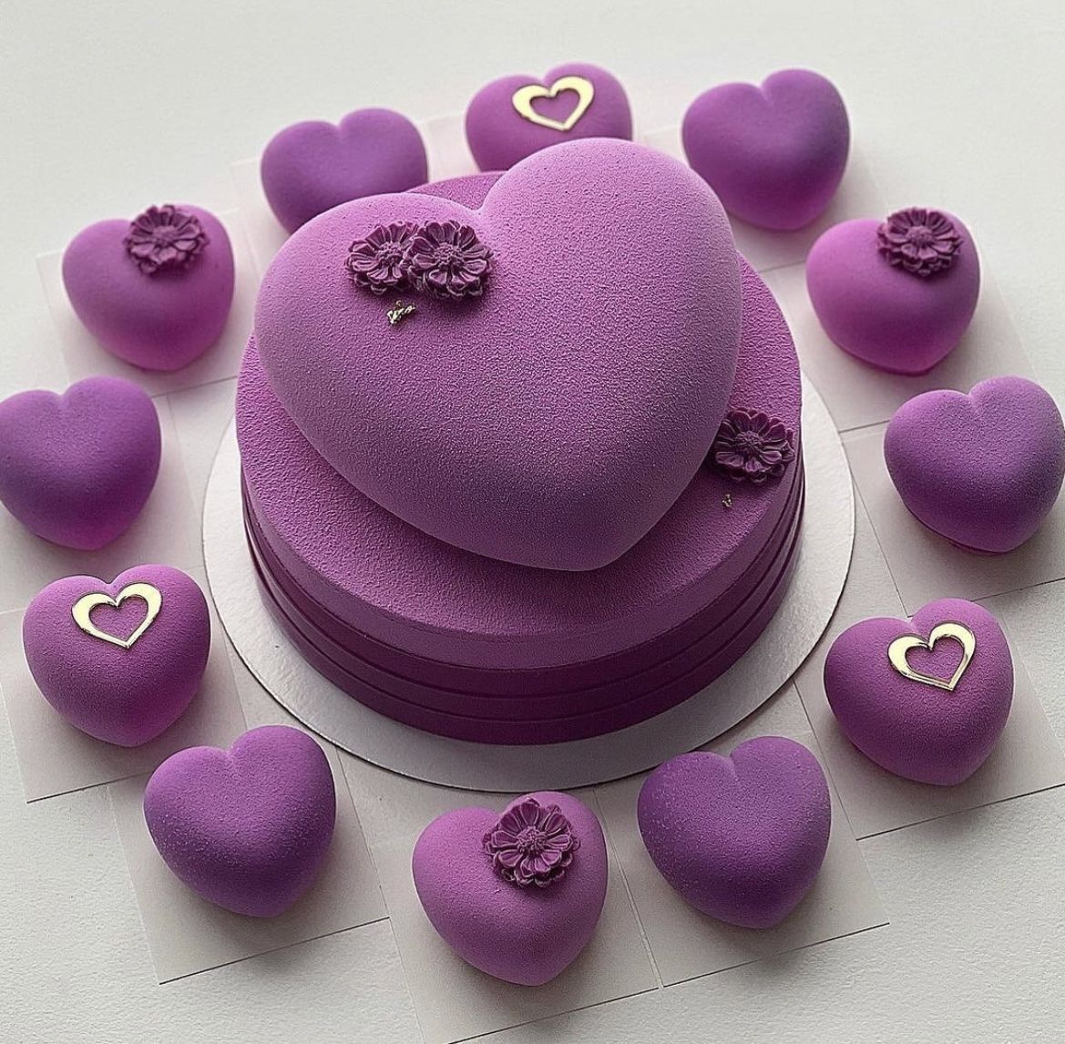 کیک تولد بنفش