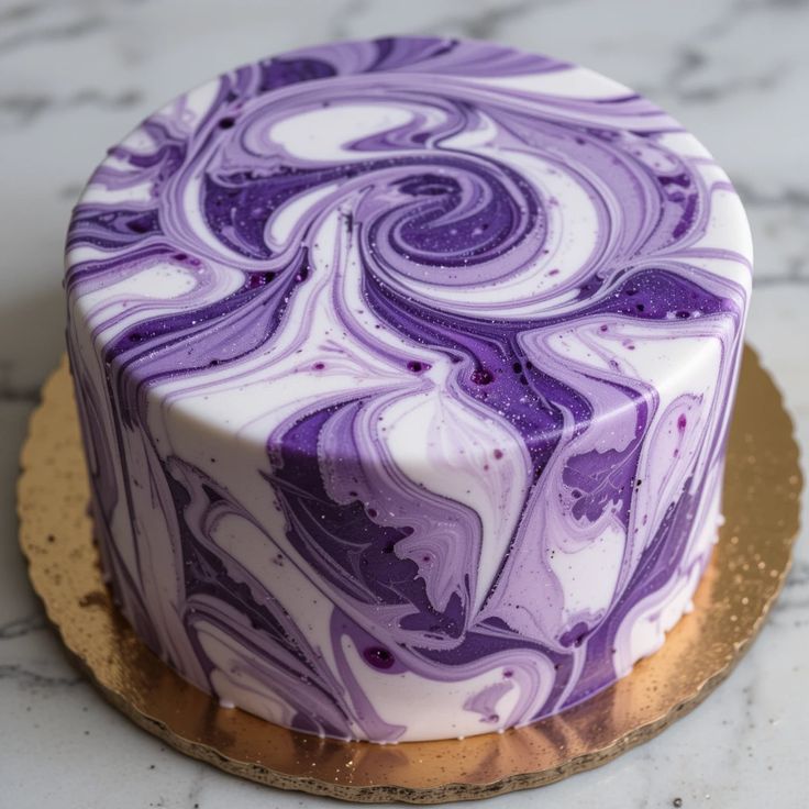 کیک تولد بنفش