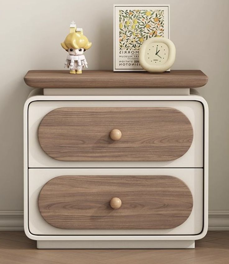 میز کنار تخت