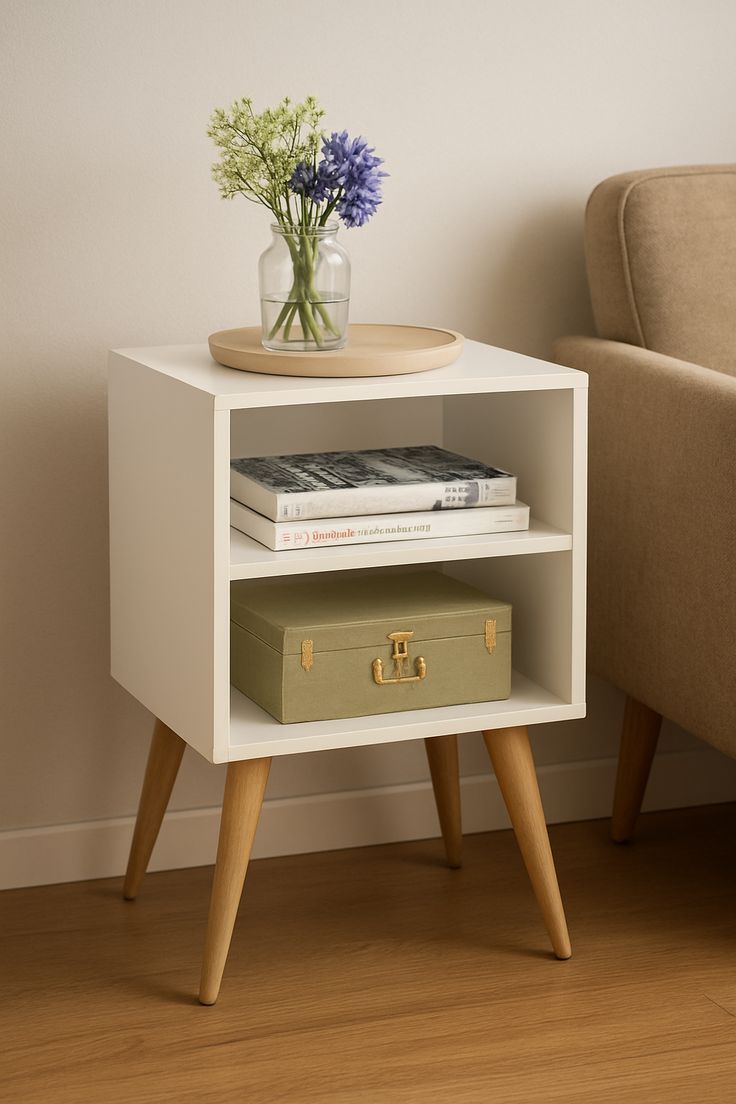 میز کنار تخت