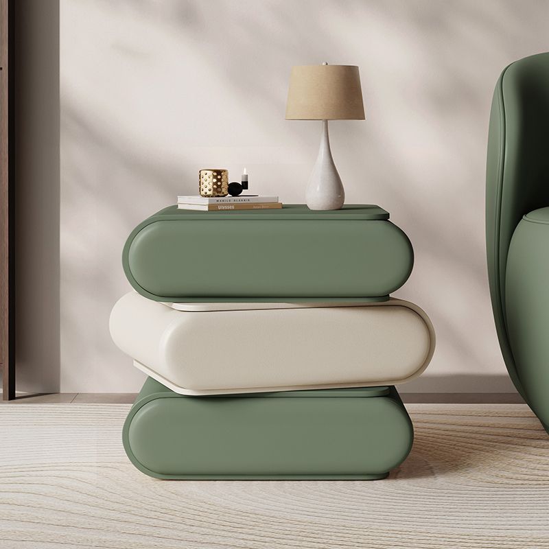 میز کنار تخت